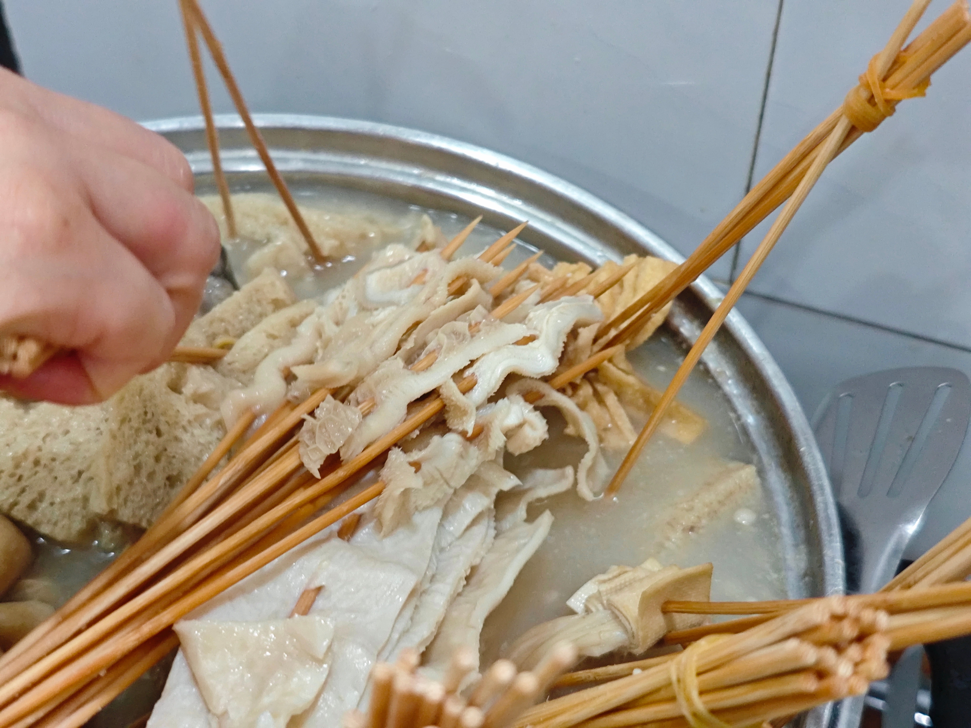 满满的回忆，我二十岁的时候就吃过，没想到十八年后，还开着呢。时光荏苒，如白驹过隙