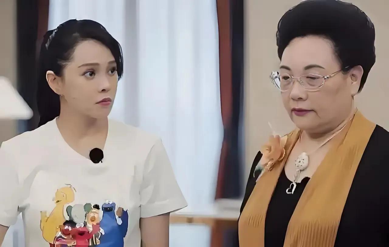 还以为伊能静嫁给秦昊的时候是黄花大闺女，没想到她有个那么大的儿子！不过，秦昊也不