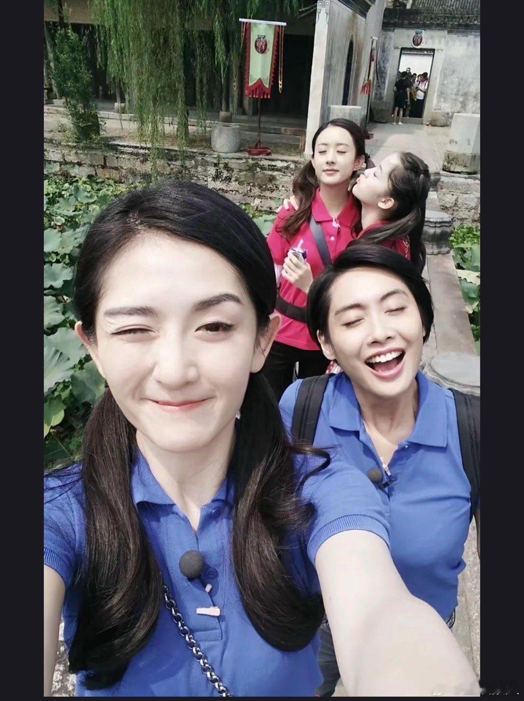 那个时候娜姐还年轻我的童年女神 谢娜娜姐以前很俏皮，现在很温柔 ​​​