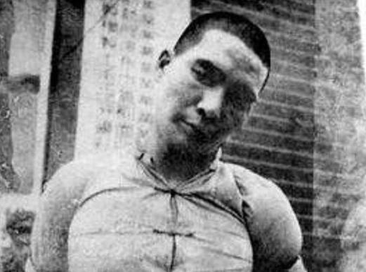 1950年，托儿所的女所长去买菜，发现菜贩子有些眼熟，说话时还带有河南口音，经过