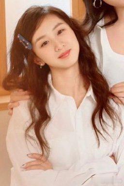 森碟长得好像田亮森碟越来越像田亮了 17岁森蝶好漂亮啊，眼睛和爸爸田亮的同款弧度