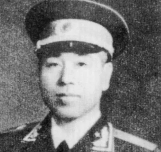 1952年，一名副司令员被人举报贪污3000亿，伟人得知后下令立即逮捕，但就在这