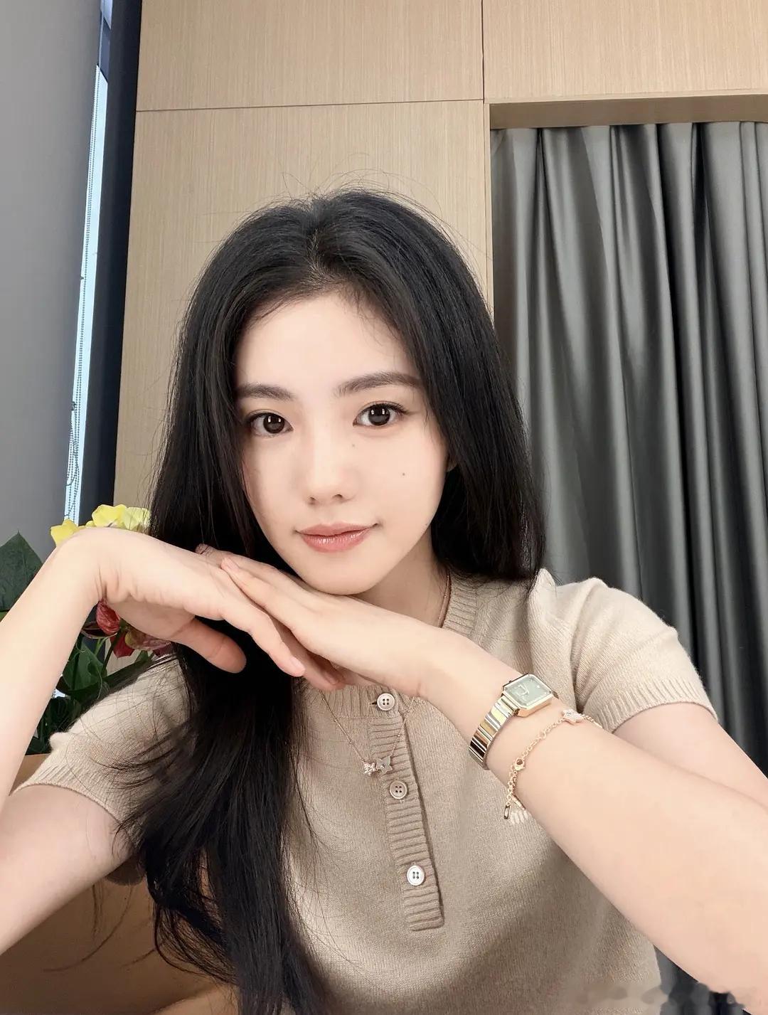 刘浩存新代言要来了，恭喜🎉 ​​​