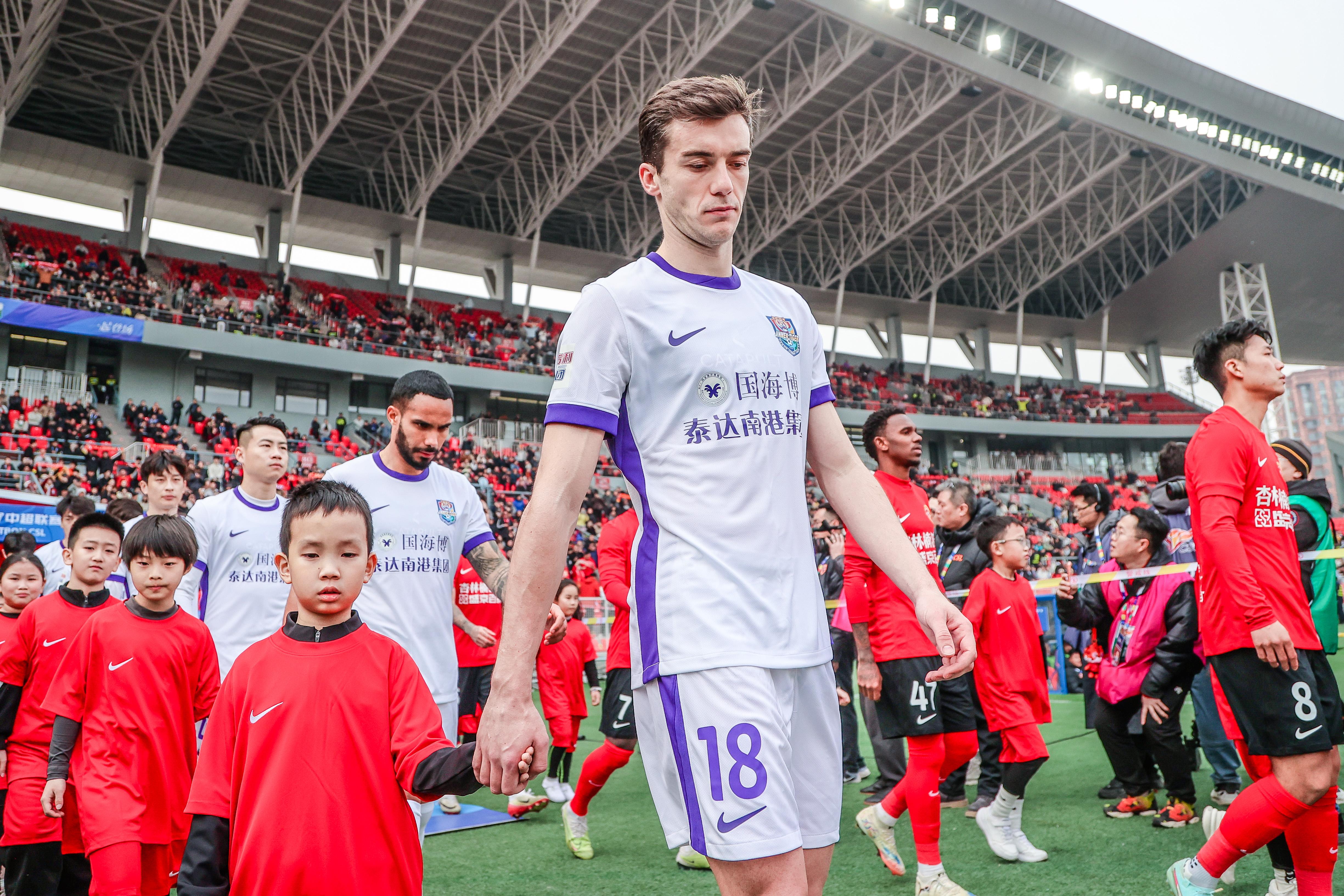 津媒：科尔多瓦恢复期预计一个月，闫炳良预计4月中上旬痊愈