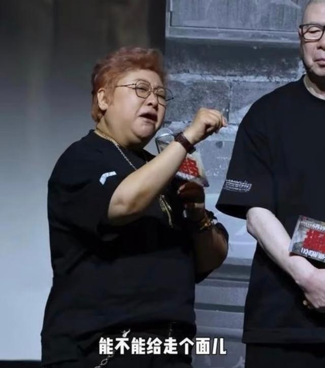 冯小刚新片《抓特务》票房扑街了，上映几天才6000多万。雷佳音胡歌两大顶流主演也