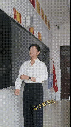 明知夕阳留不住，却将心事赋黄昏