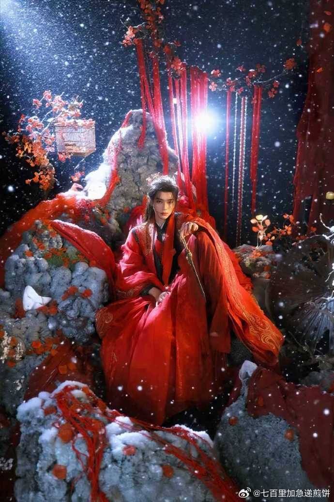 夏弃疾拍了周翊然，红衣少年郎 