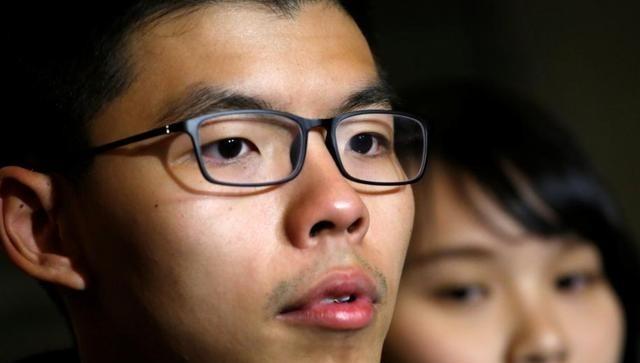 可笑，为争取轻判，祸港乱中骨干分子黄之锋曾当庭认罪，其辩护律师拿祸港乱中大头目黎