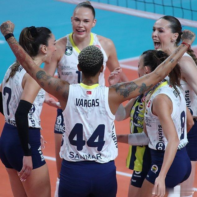 什么强强对话?瓦基弗第一局14-25大比分落败。国际排坛动态土耳其女排超级联赛