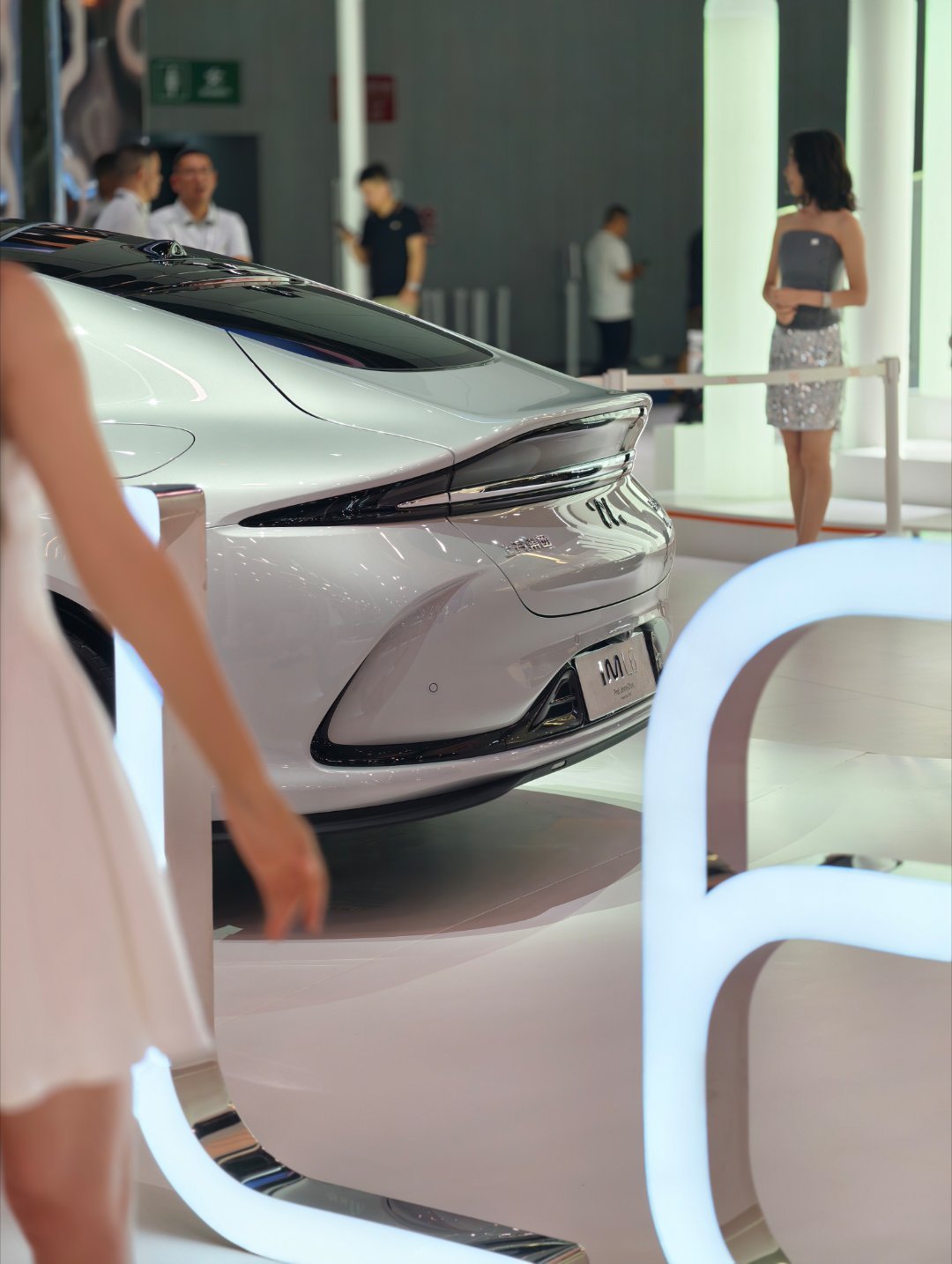 智己L6高定版 真的好看，还偶遇了声哥偷拍他的工作照2026成都车展大v聊车