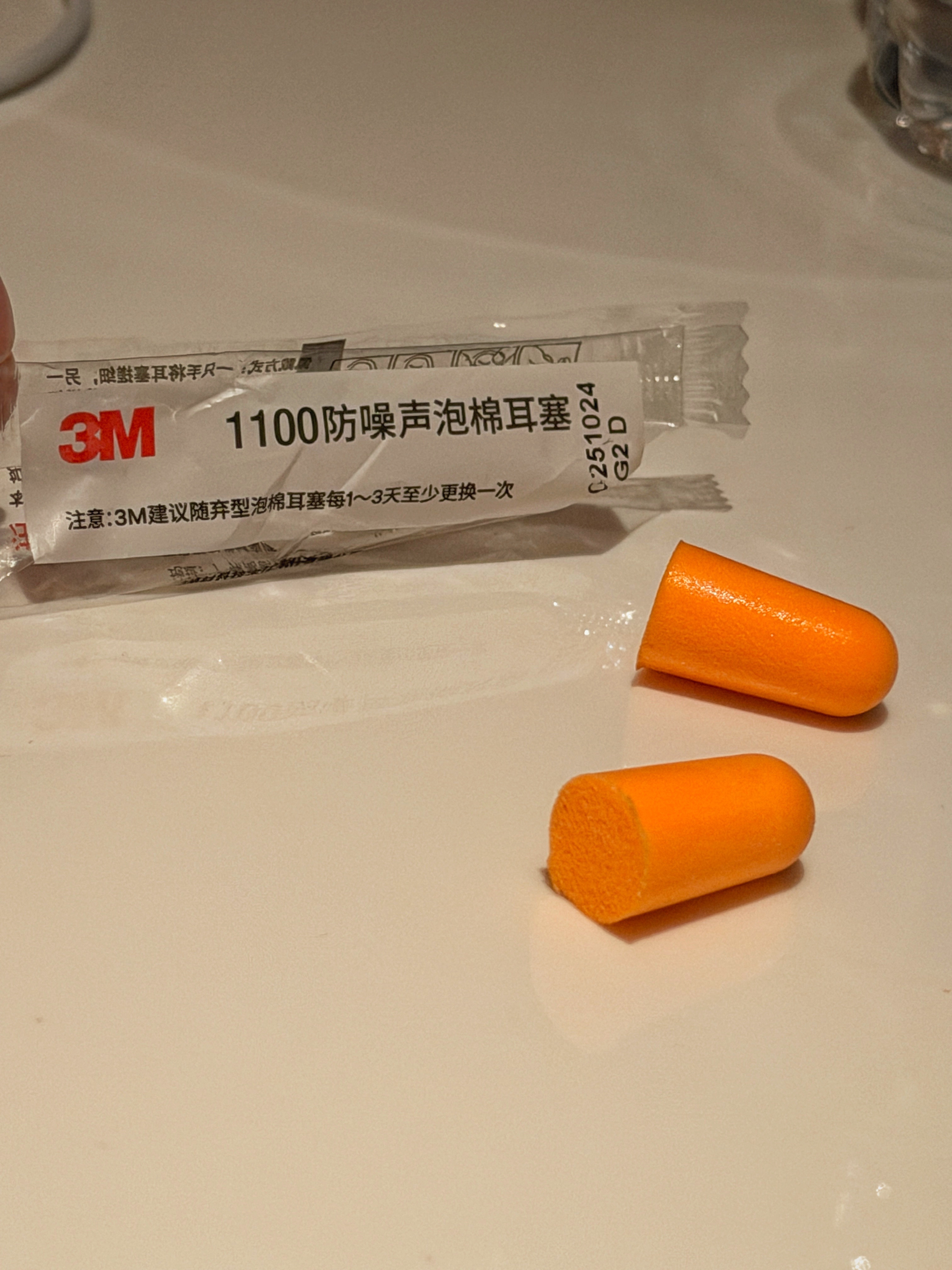 泡棉耳塞简直安睡救星！6点多被酒店其他住客开关门声和窗外工地施工的声音再次吵醒。