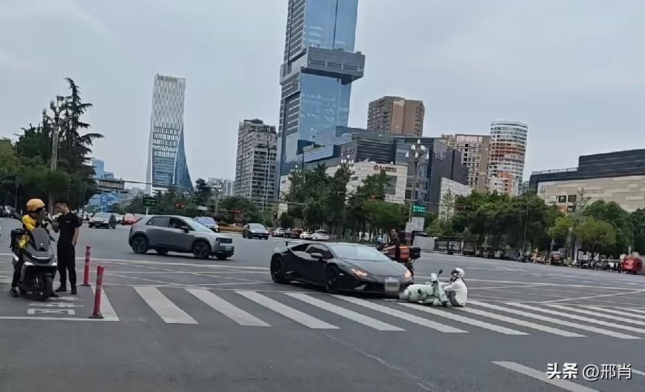 不开玩笑，每天上班路上就在幻想这么一出