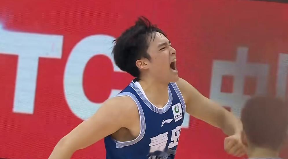 林韦恺差点完成绝杀，可惜威尔斯又偷了两分 第二个加时来了青岛男篮vs辽宁男篮