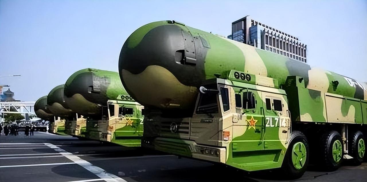 全球最先进的导弹有哪些?
洲际核导弹
中国 东风 - 41（DF-41）
公路机