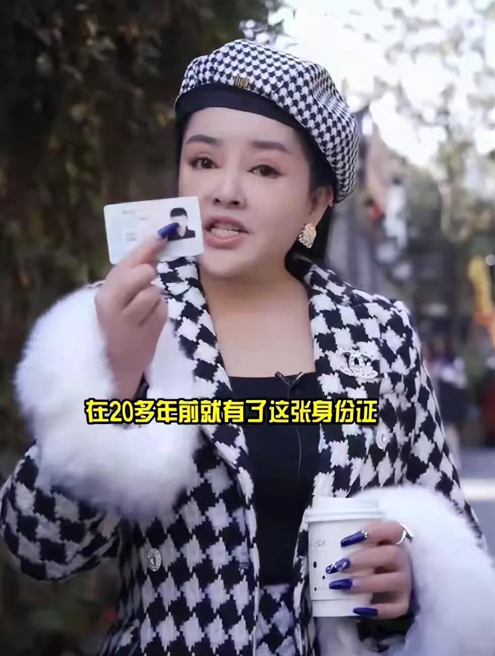 千百惠那句“祖国万岁”，成了她最后的告别！一个曾在咖啡屋里吟唱甜蜜爱情的嗓音，却
