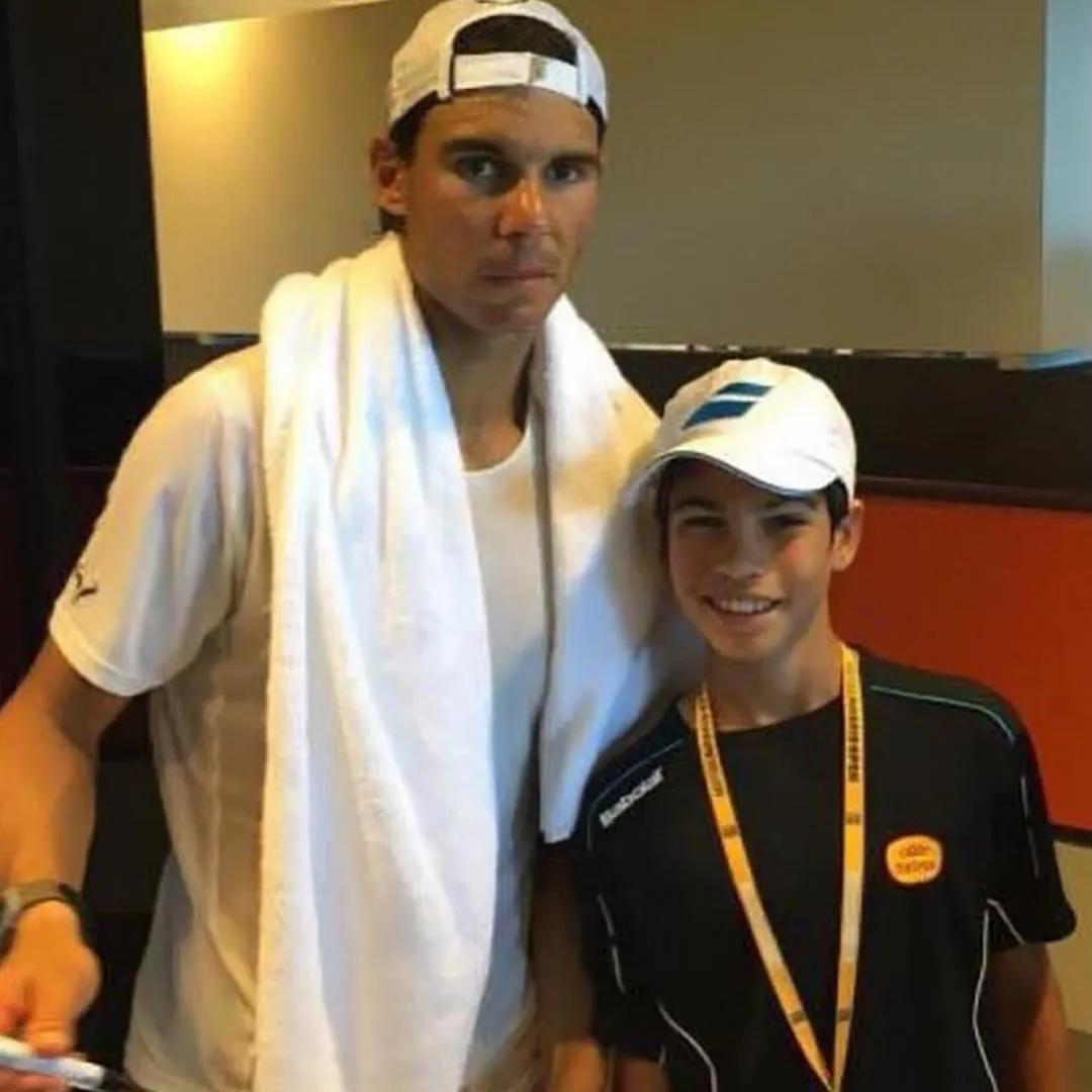 西班牙是唯一一个拥有两名球员能够在三种不同场地（红土，硬地和草地）赢得大满贯冠军