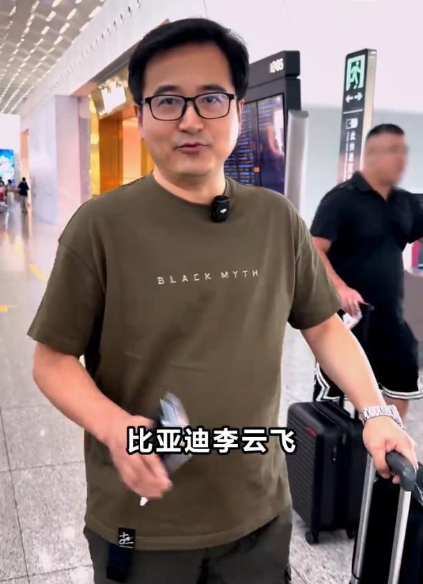 比亚迪李云飞更换社交媒体昵称 哦！居然改名啦，后面大家就更加容易找到李总的微博啦