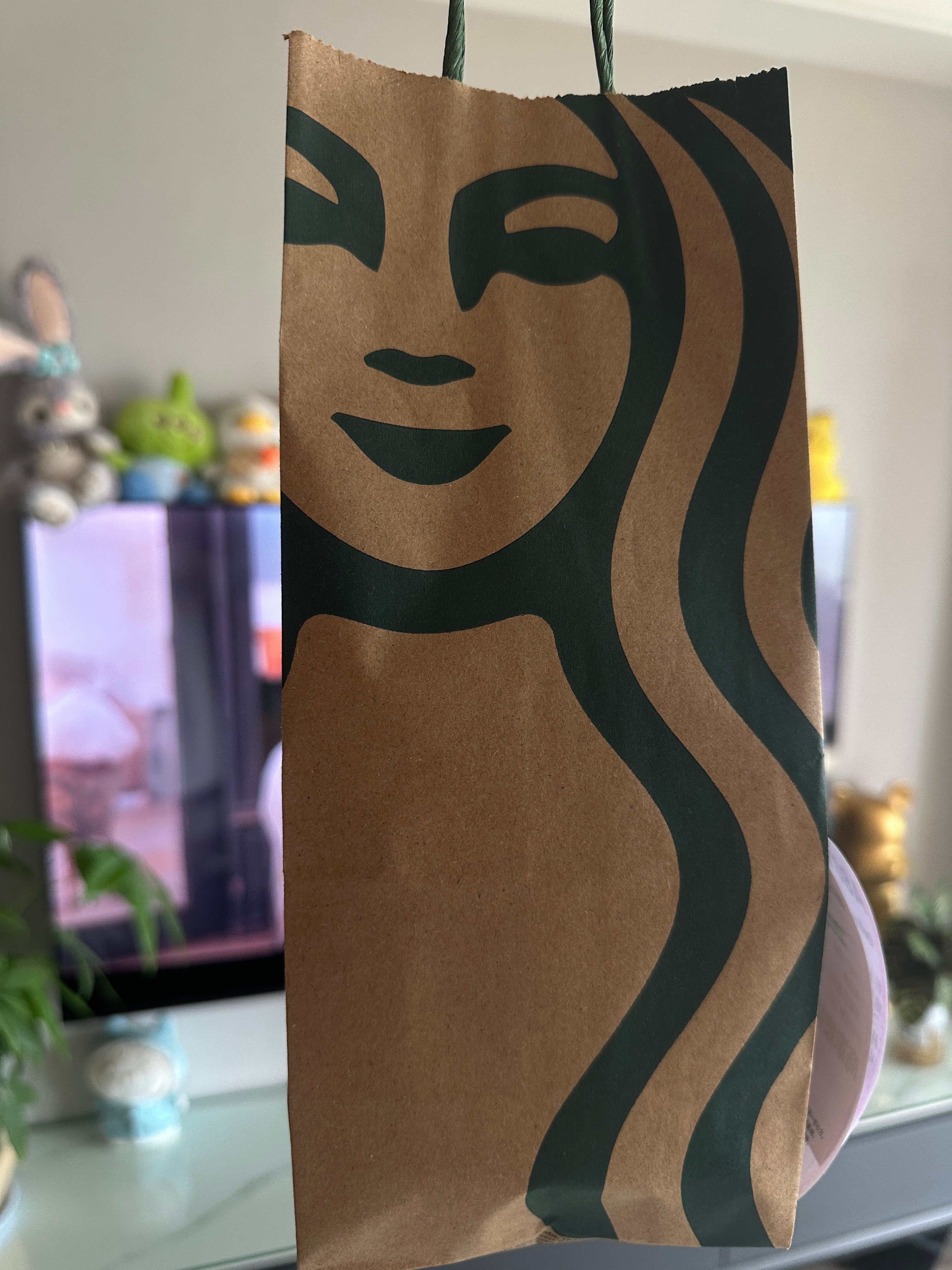 每天早上叫醒我的不是闹钟 而是诡秘的晨间咖啡 天天被爱包围♥️  ​​​