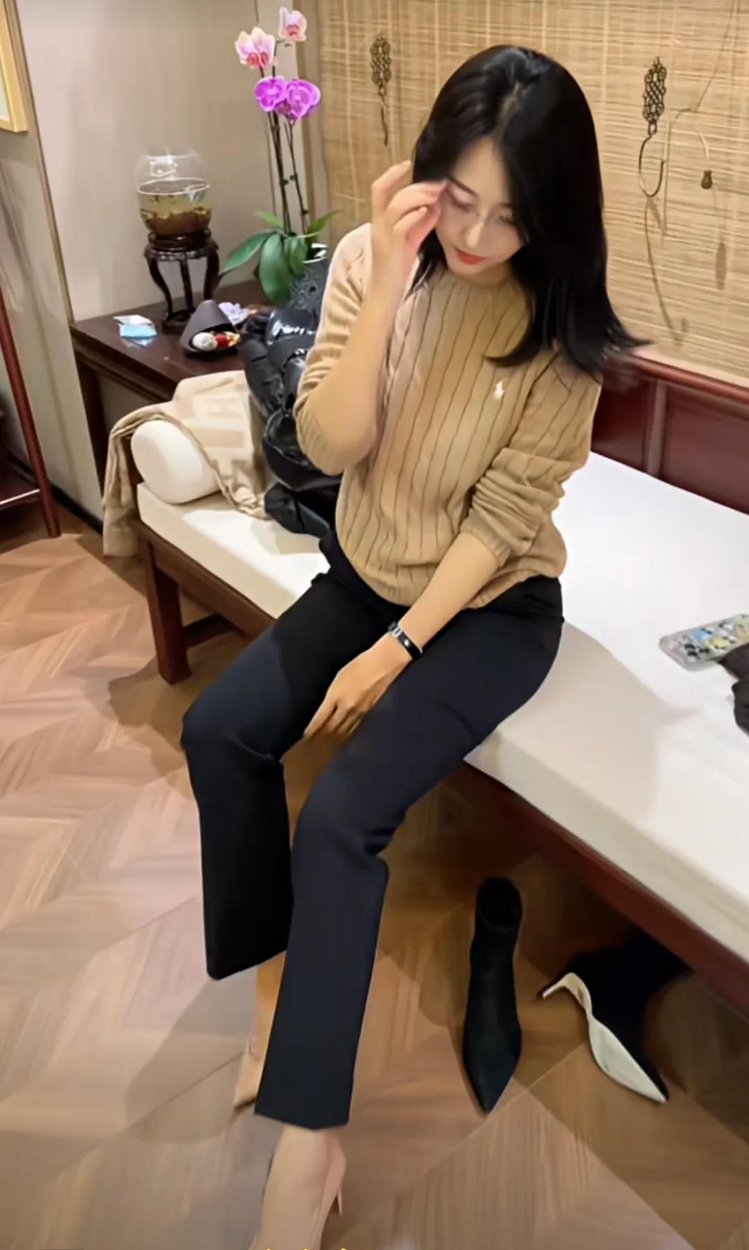 公司上个月招的商务合约专员，我跟副总一起面试的，总体上感觉不错，人很能干，在家里