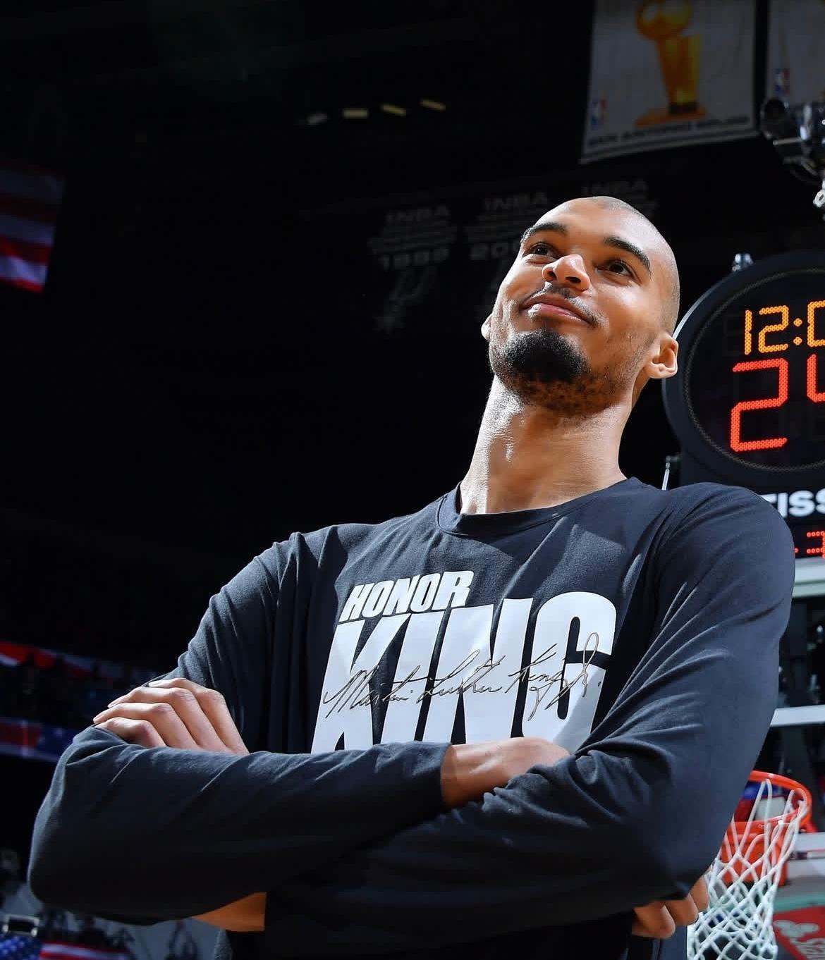 晚安马刺 不要停止奔跑，不要眷恋来路，值得期待的是远方。晚安刺蜜明天见晚安心语 