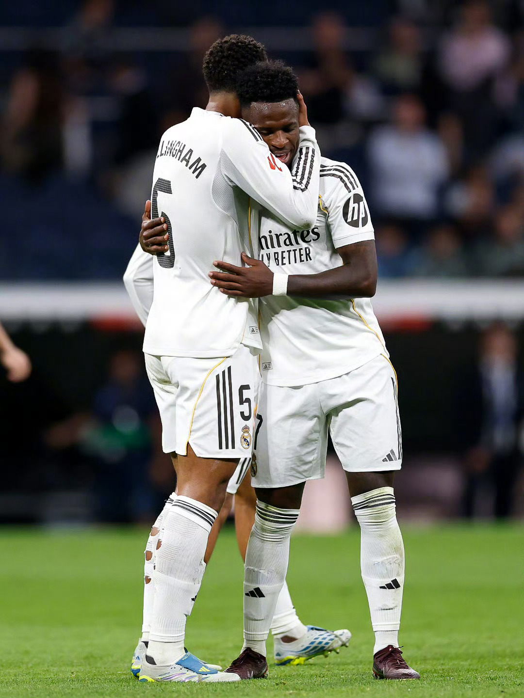 皇马2比1阿拉维斯2-1！姆巴佩创纪录，熊皇轰世界波，皇马主场险胜终结连败4月2