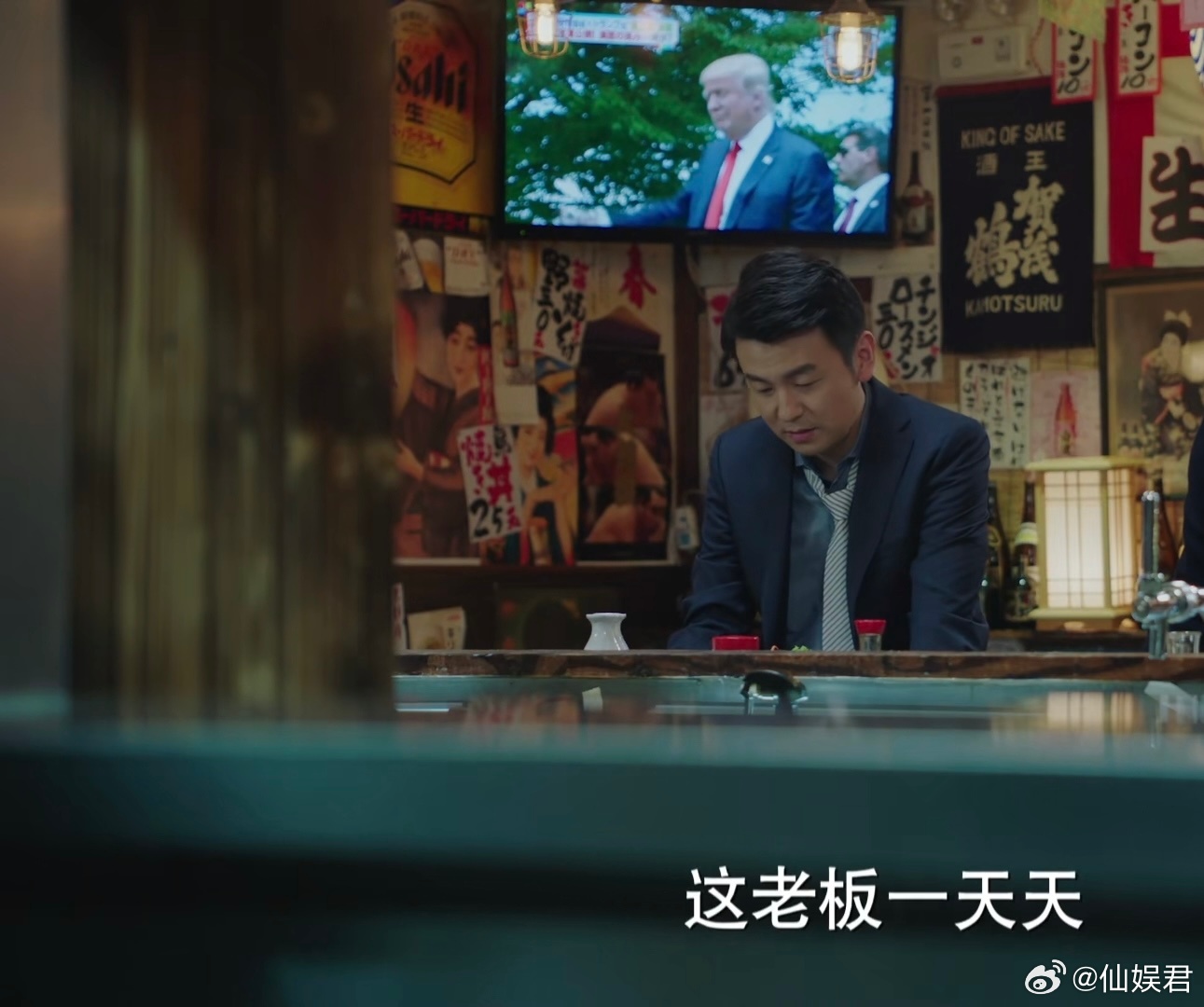 疑似陈俊生被真酒呛到明明被酒呛得快说不出话，还要硬撑着把台词念完，那种想咳又不敢
