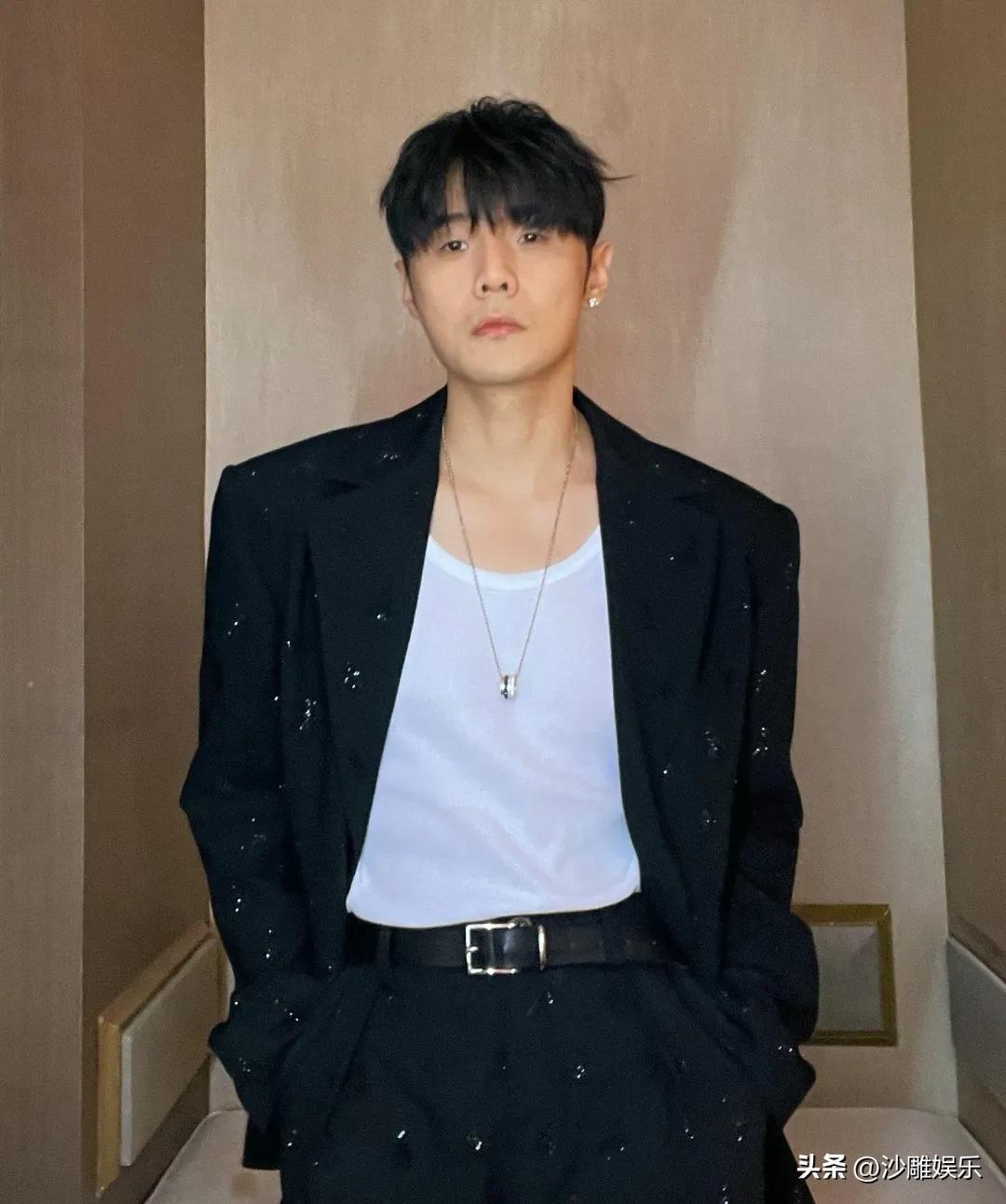 李荣浩，赢麻了！

3月30日，娱乐圈这出“版权大戏”迎来了最意想不到的反转。