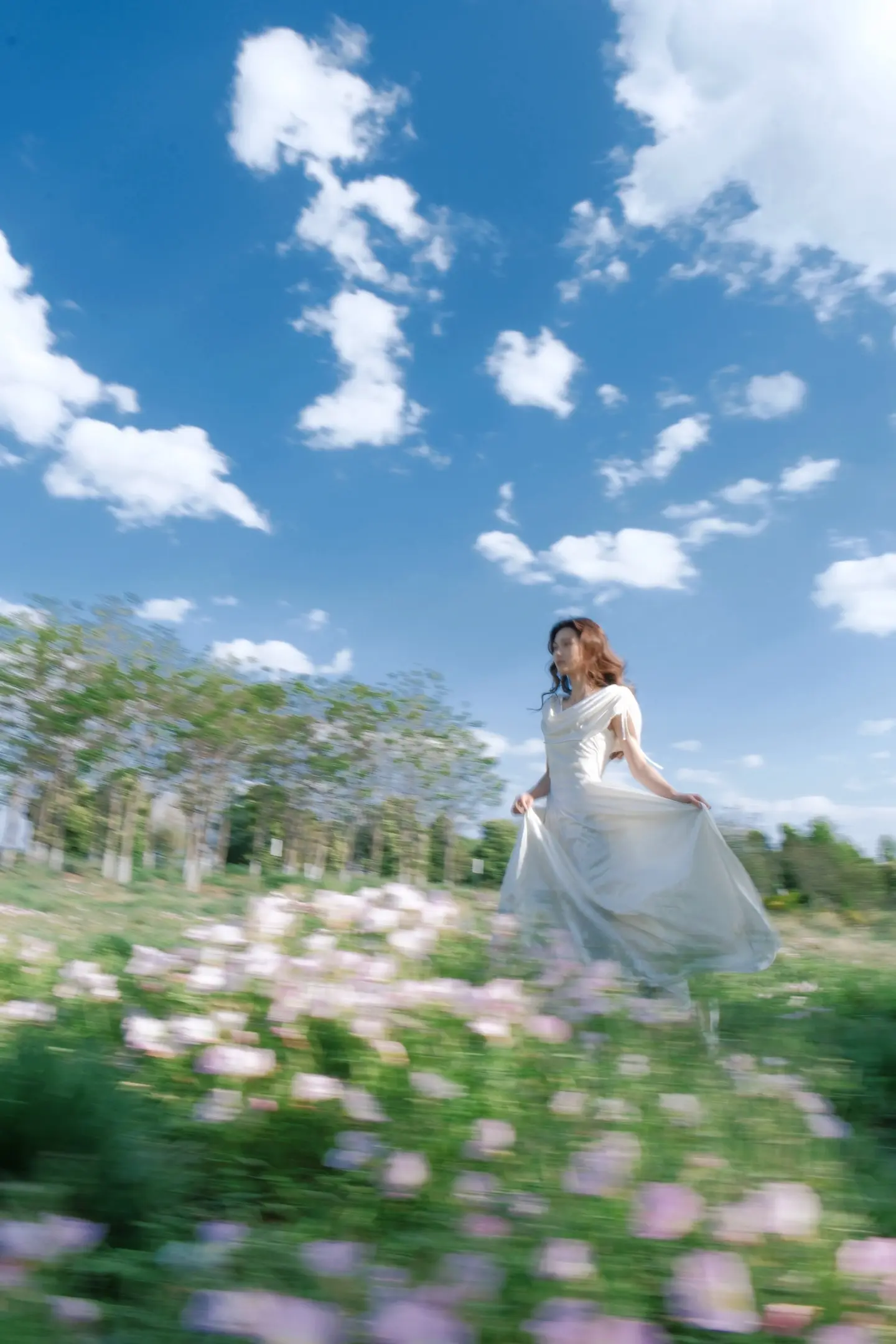 𝐼𝑛 𝑠𝑝𝑟𝑖𝑛𝑔奔向春。