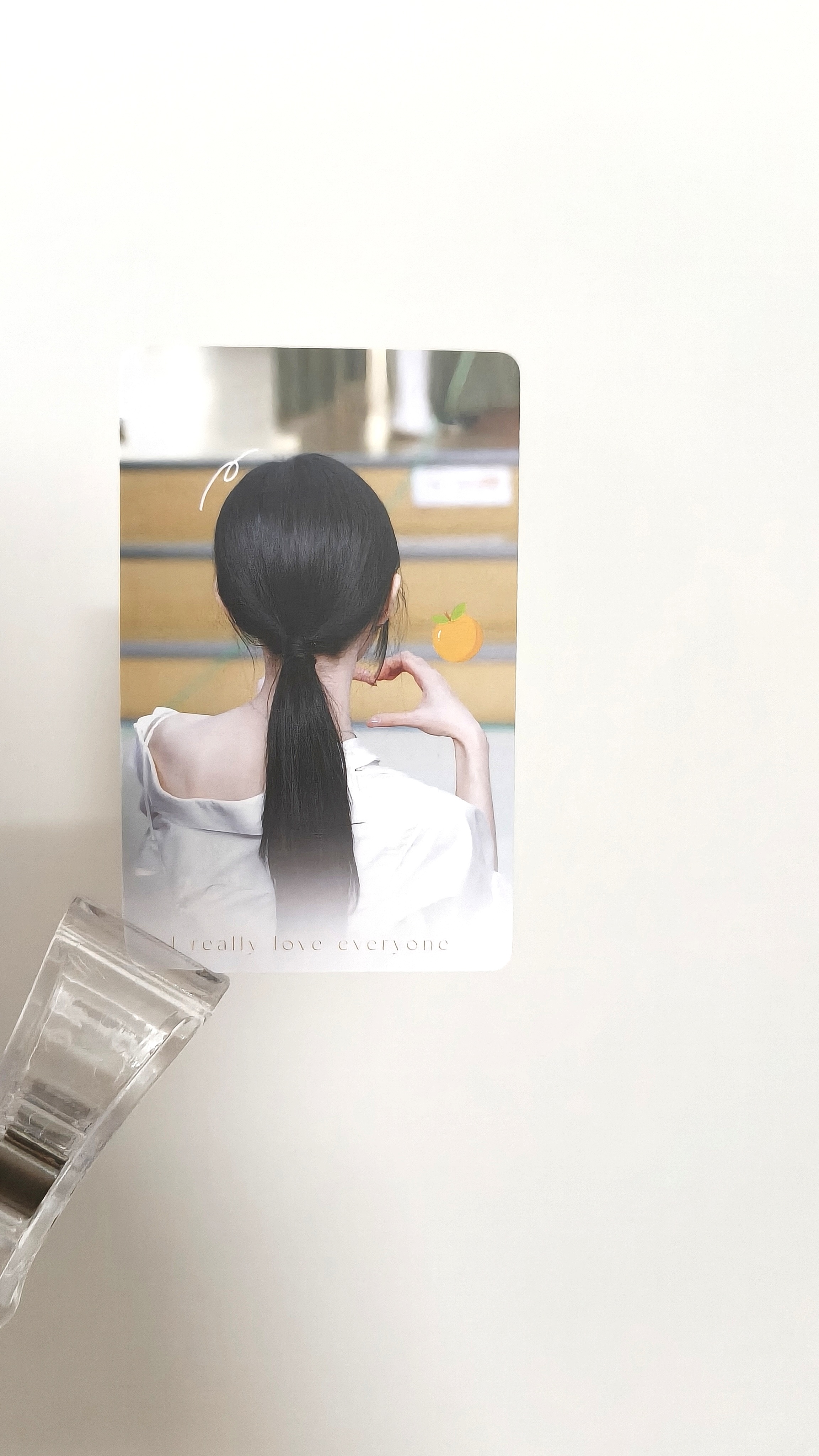 “祎颗圆脑袋”超萌的背影小卡 