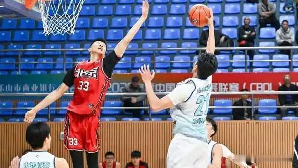 9月2日，2026年CBA夏季联赛青岛站B组首轮打响，山东高速男篮82‑85三分