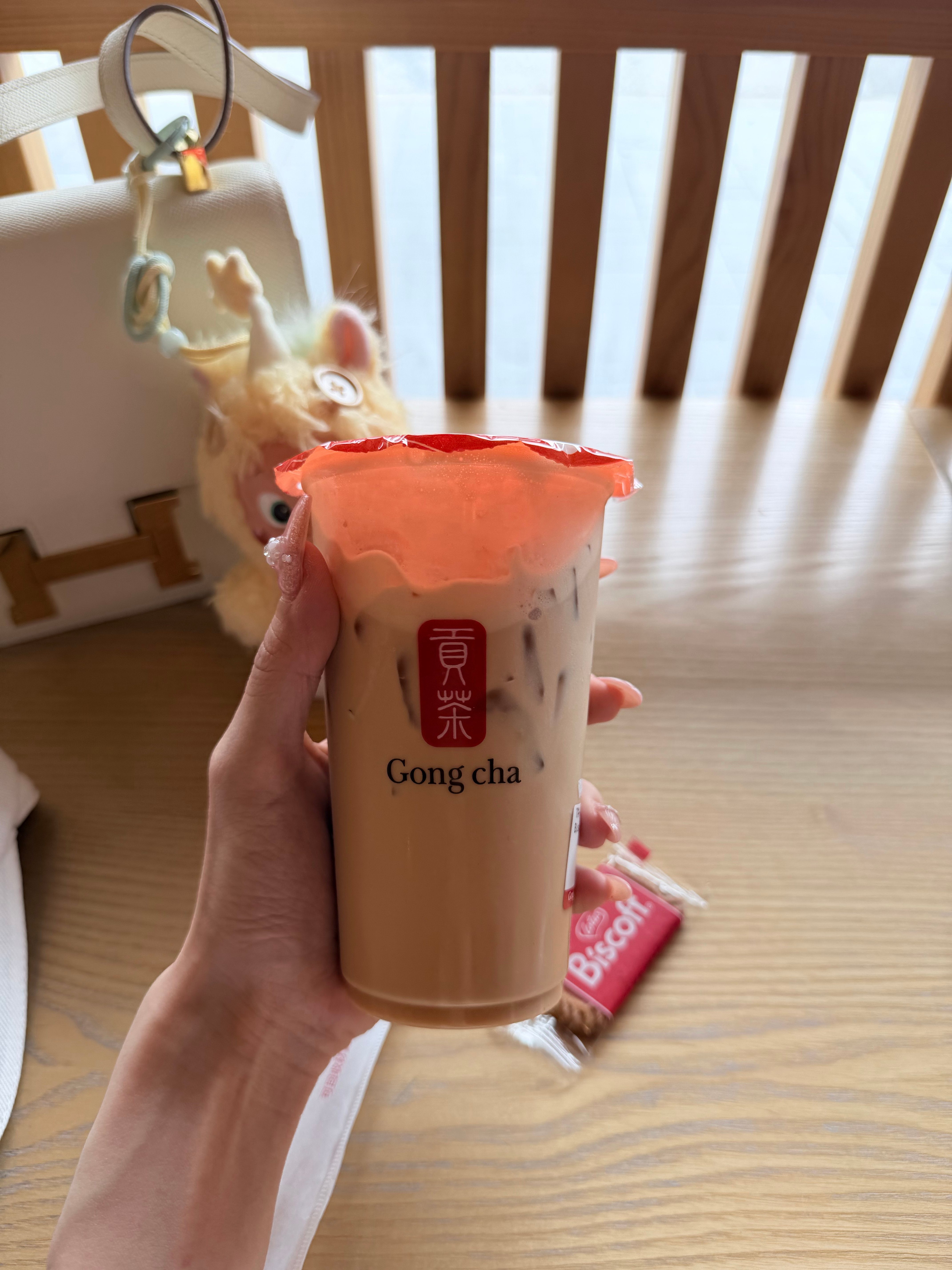 喝了个新品哈哈哈 好像koi的饼干奶茶 