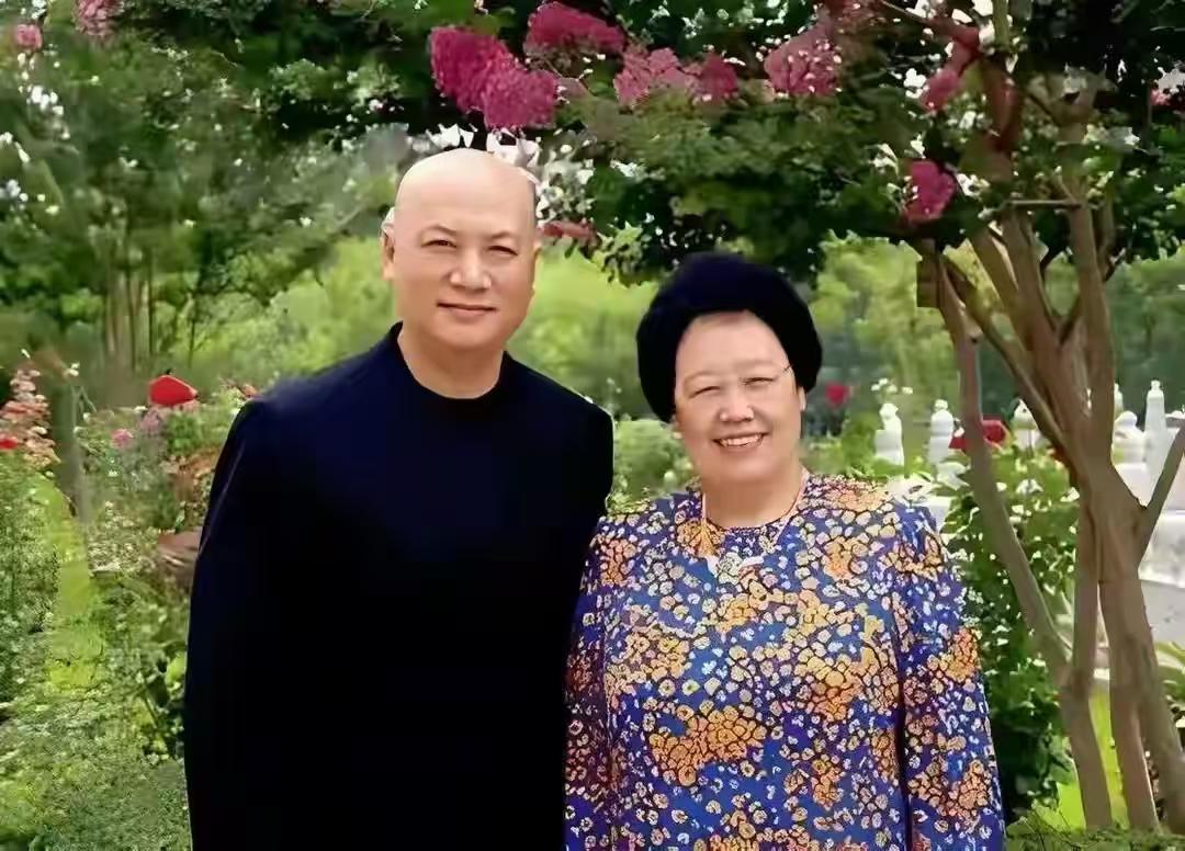 迟重瑞真的好大气呀，妻子陈丽华不希望生孩子，就不生。

很多人都知道陈丽华嫁给迟