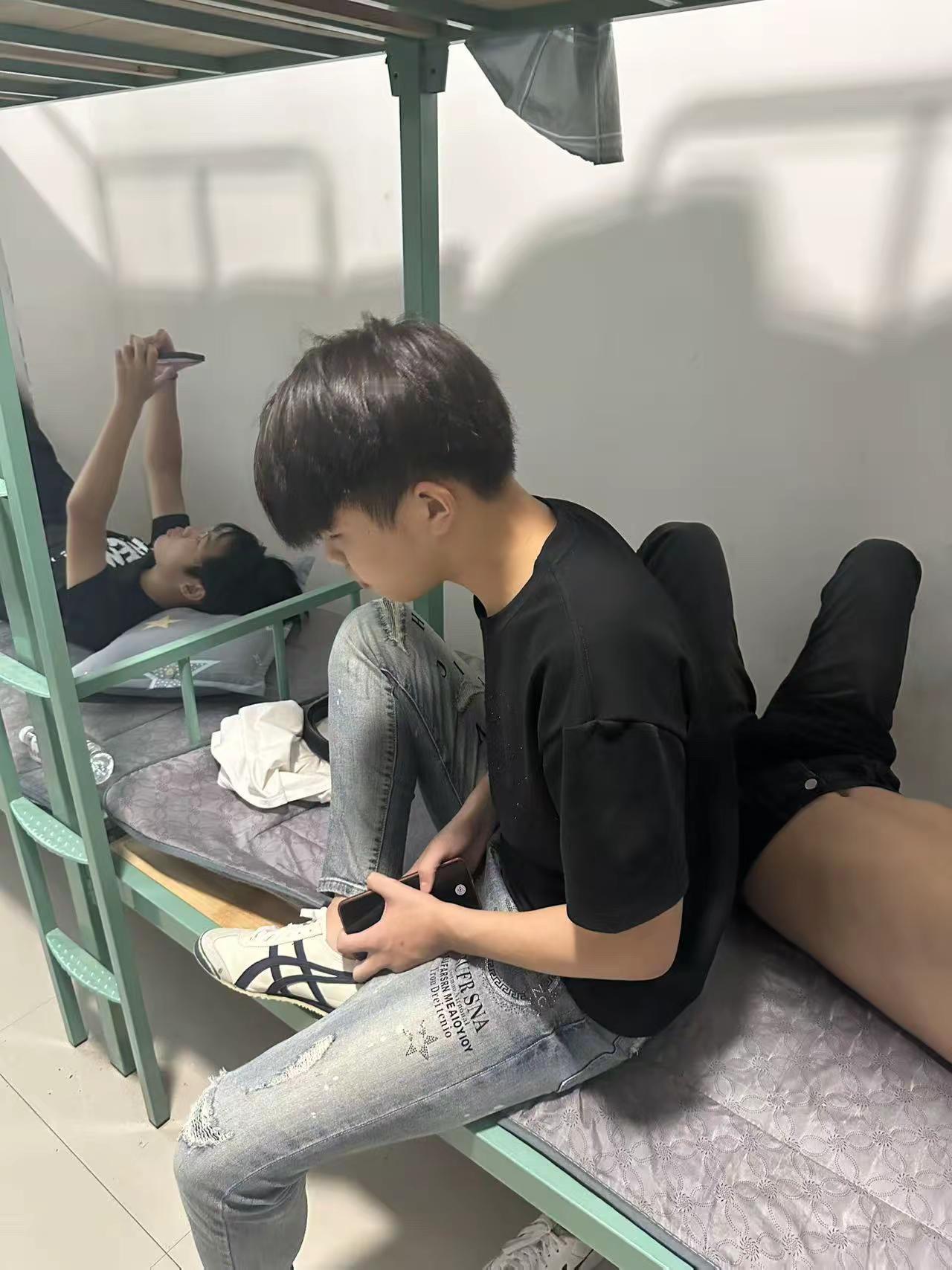 倘若那天 把该说的话好好说 我们是不是就不会分开了。