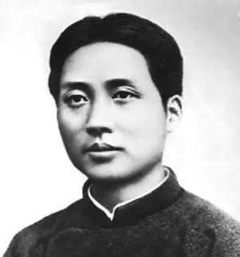 符定第一次见到毛泽东就赞其为奇才，回乡探亲时断言毛泽东前途将远在自己之上

19