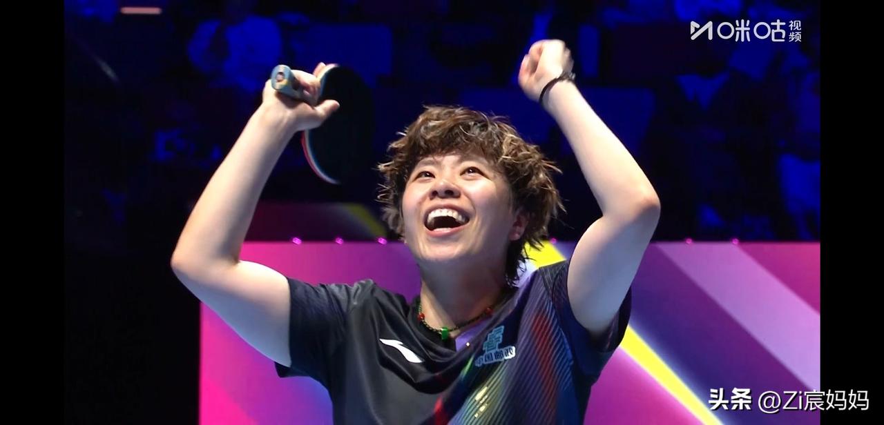 刚刚王艺迪4：1张本美合，
今天大迪是打开了，
就得这么打。
赛后大迪对着现场很