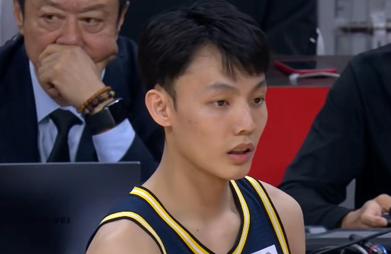 不得不说，杨溢的能力，已经超过了徐杰，成为广东队第一后卫！
CBA常规赛第六轮，