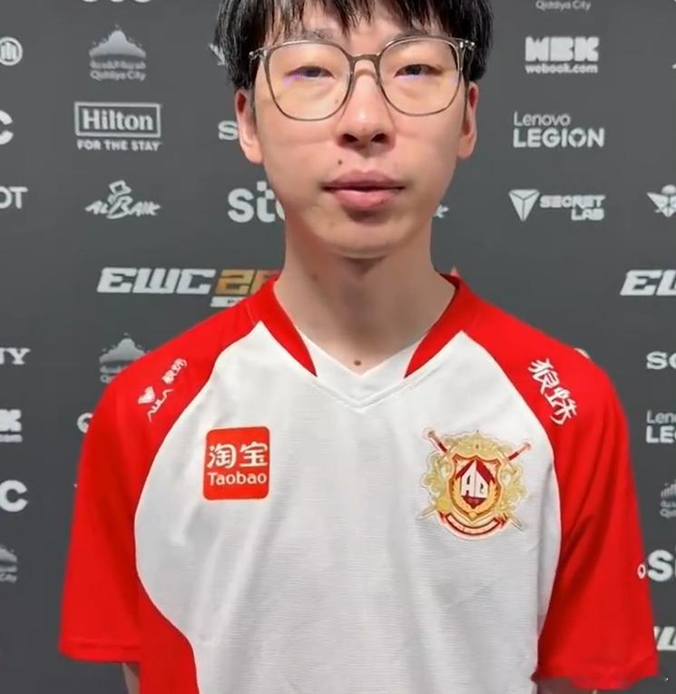 只能说可惜AGAL英雄联盟连半决赛都没进，不然这时候已经前三了，还不换Hope？