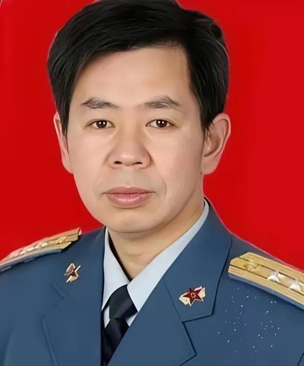 敌人的炮管都快怼到脸上了，我们的人居然还在翻书查国际法？戴旭大校讲的这段历史，真