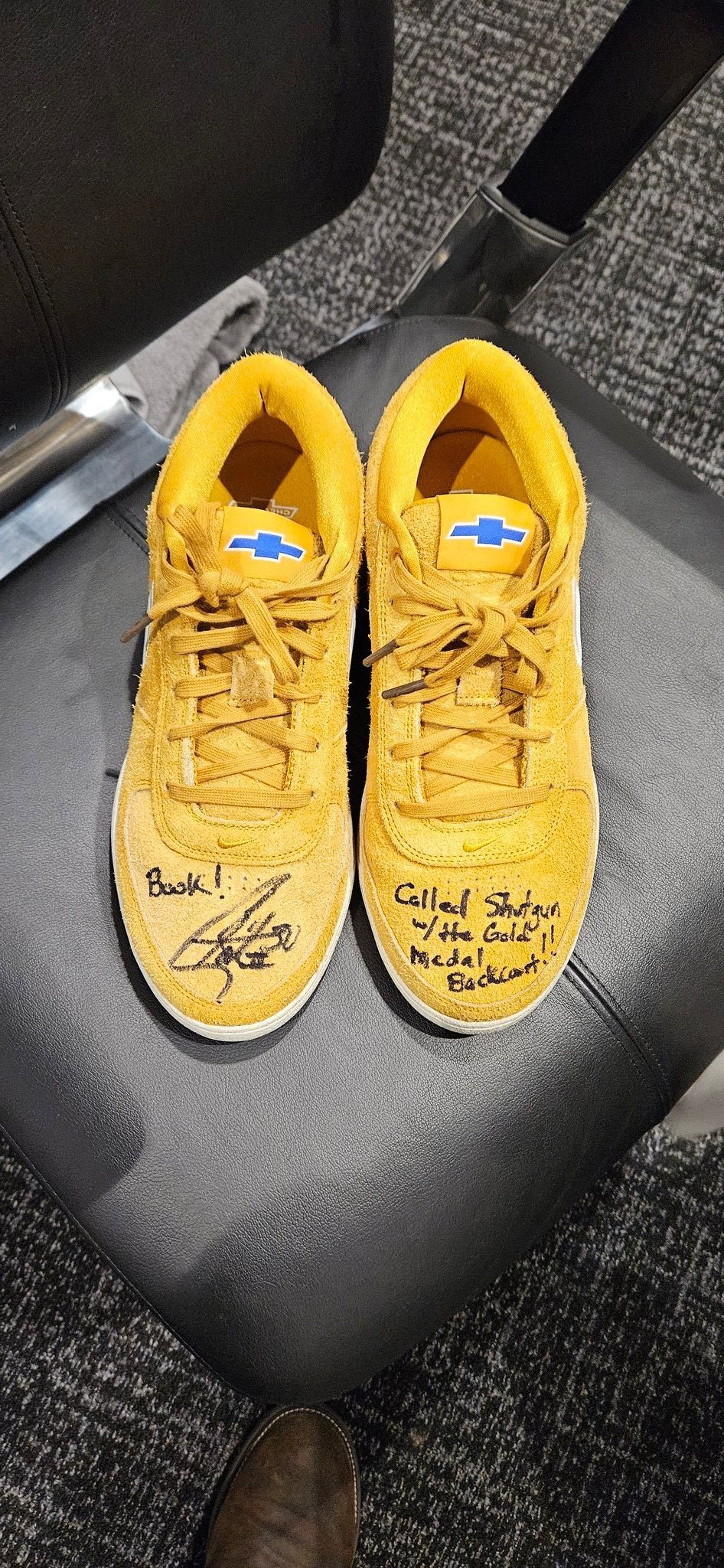 金州勇士 库里-我的评分：勇士vs太阳 布克采访谈到库里穿着Nike Book 