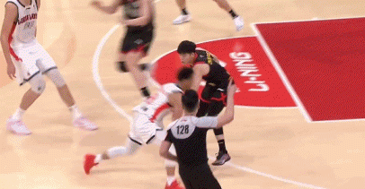 连拿关键分！史密斯19中10砍36分 最后3秒造三分犯规&罚球准绝杀cba