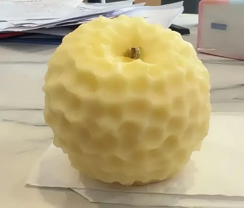 这苹果啃的有点厉害