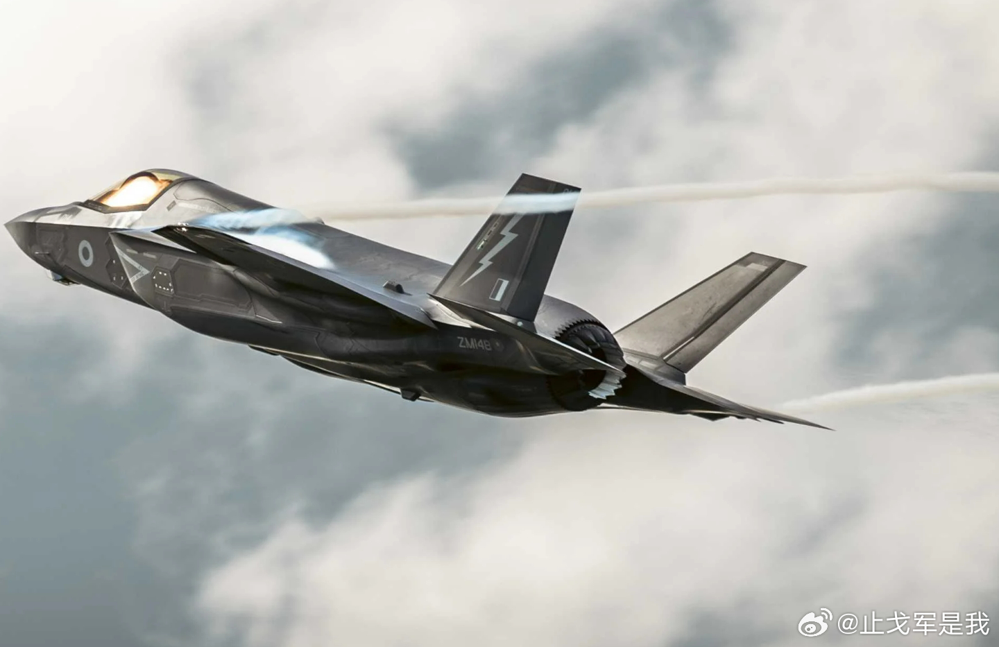 25年来首次！英国重启空基核威慑，12架F-35A将挂载B61核弹2026年7月