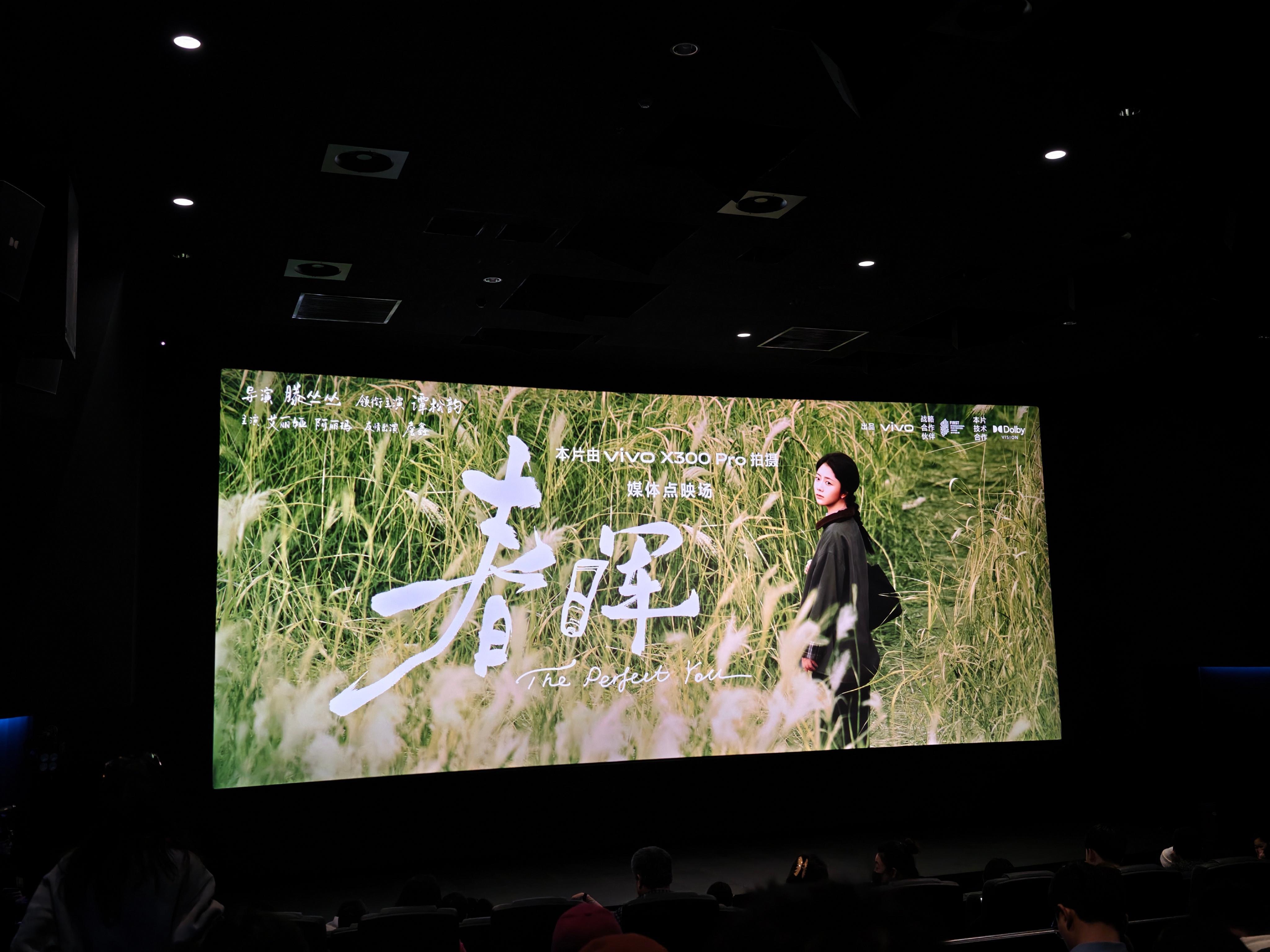 这部短片最动人之处，是它没有渲染后悔，只是安静地让我们看见：人生的轮廓，常常是由