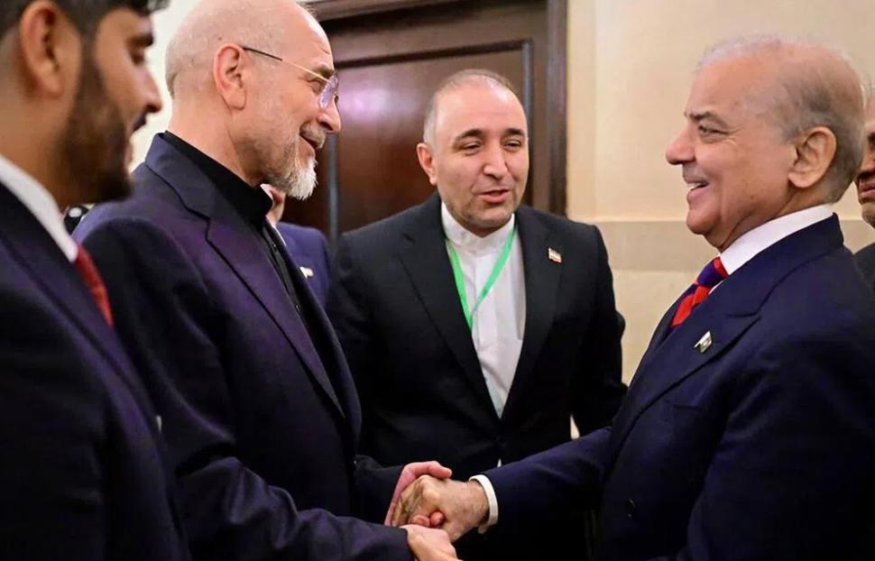 【美伊确定接着谈，但“在哪谈”成悬念】

上一轮美伊谈判无果而终，万斯头也不回地