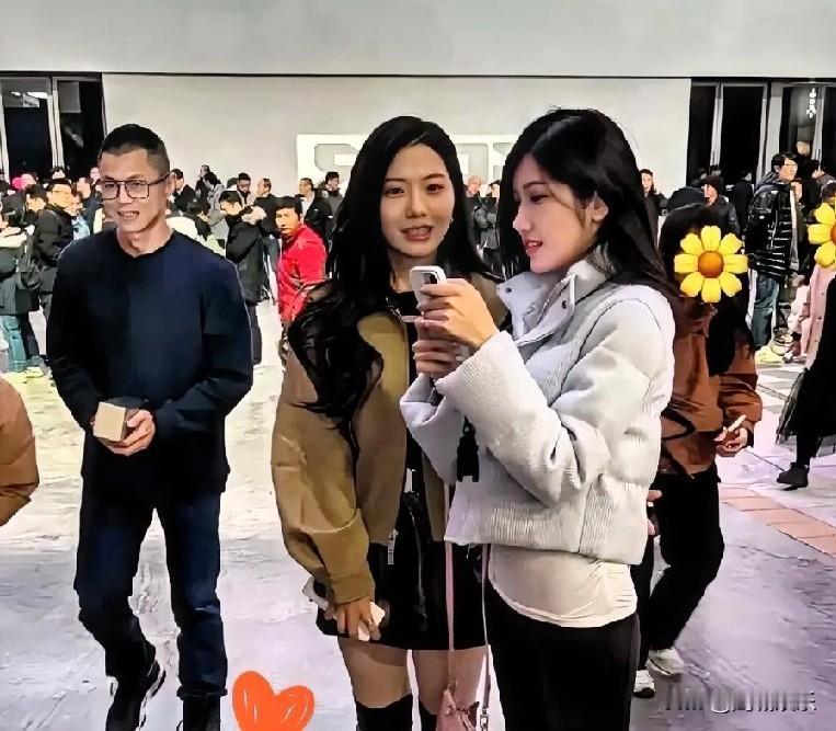 【陈震全网被封不意外，意外的是他老婆居然是个宝藏！】
 
陈震被封全网不稀奇，稀