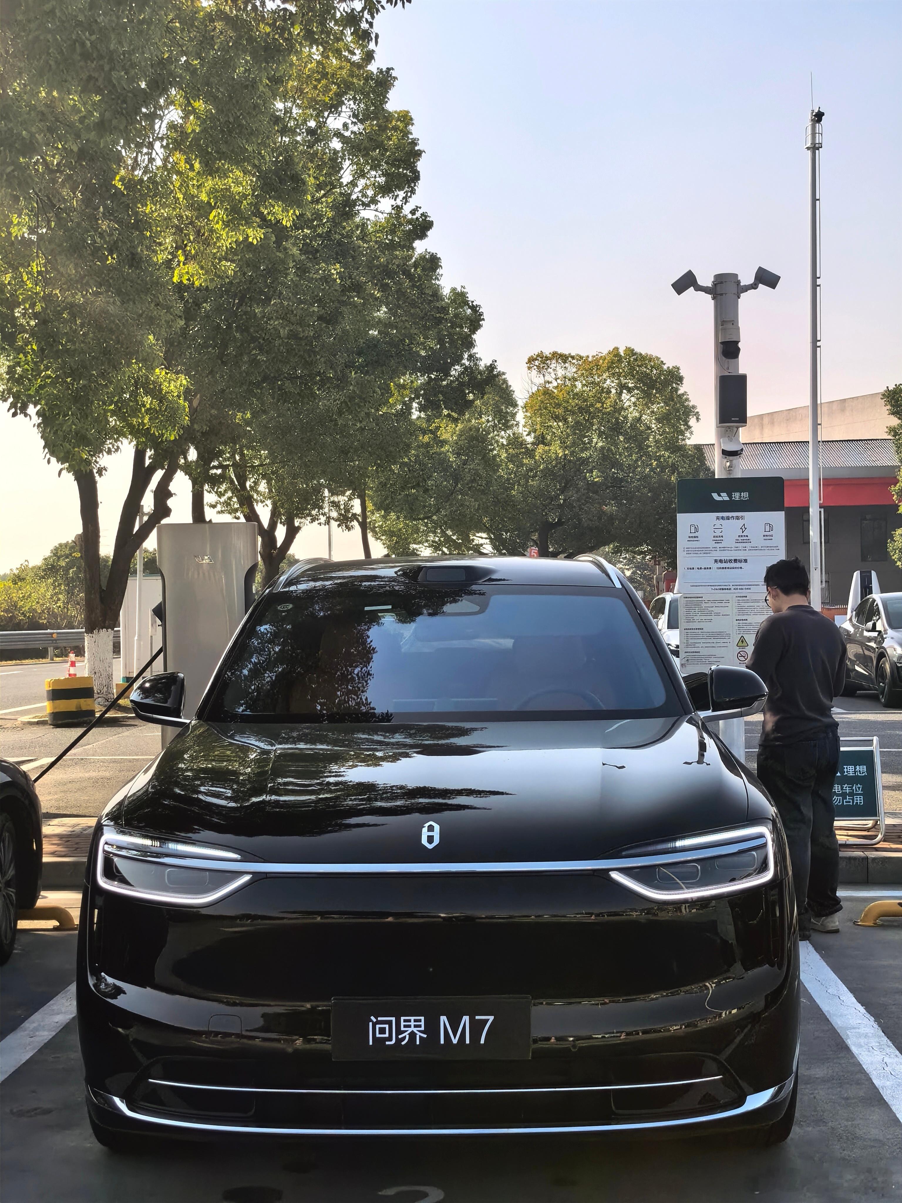 到长安服务区啦，费县-上海-杭州一天奔波 3 个城市，全新问界M7真是长途路上的