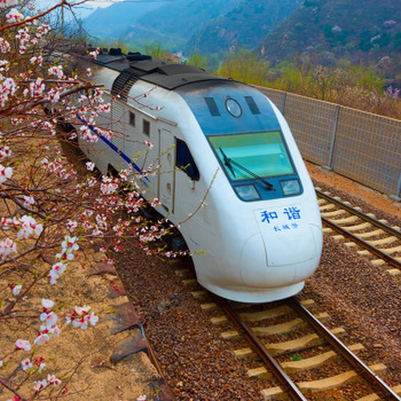 3月27日，和谐号列车烟感系统报警，竟是女子在洗手间内抽“旱烟”，“晕车闹肚子 