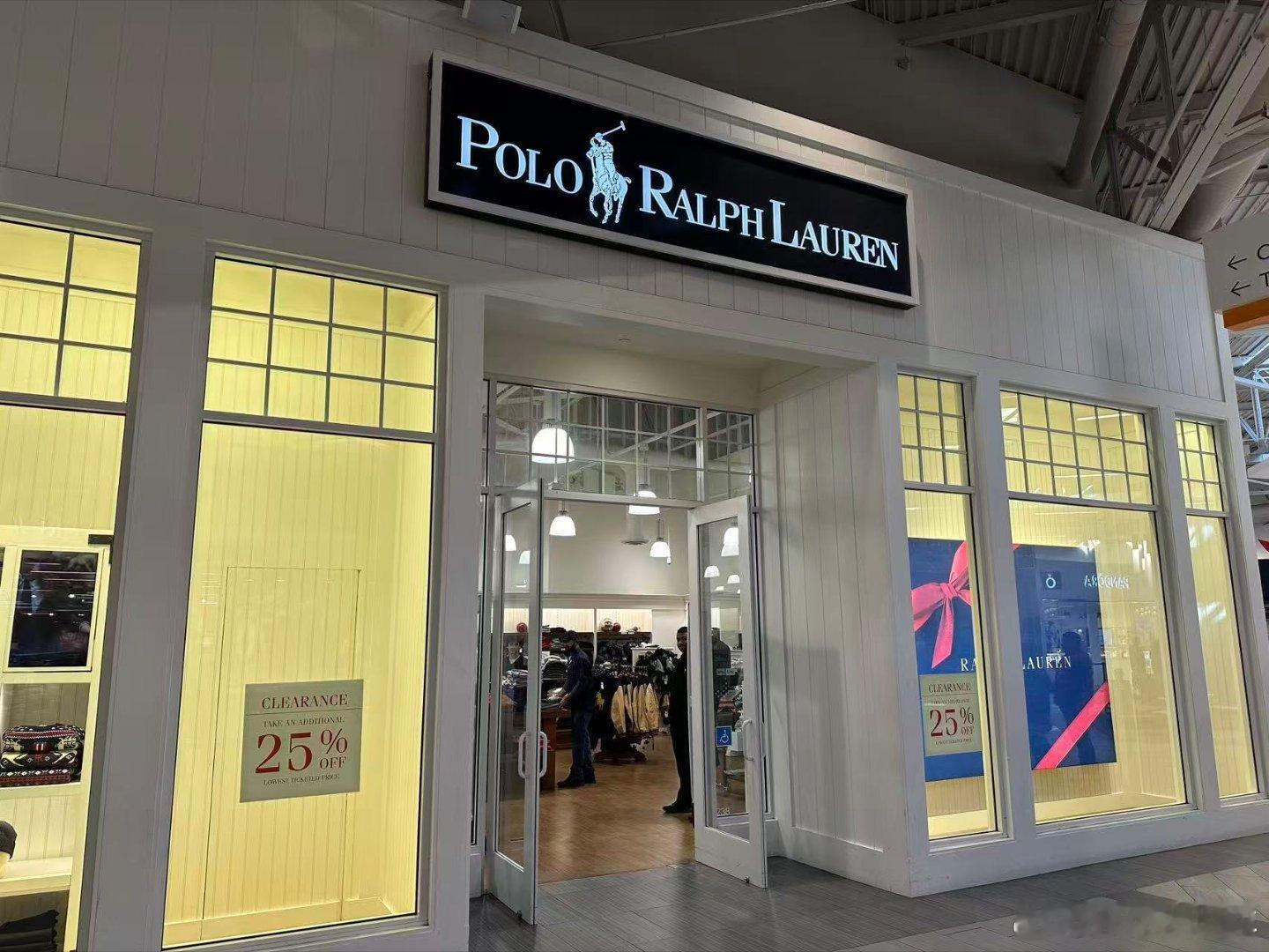 昨天我妹逛街，我说看看有无打折衣服给我带两件，没等我挑挑，账单发来了，你们说这钱