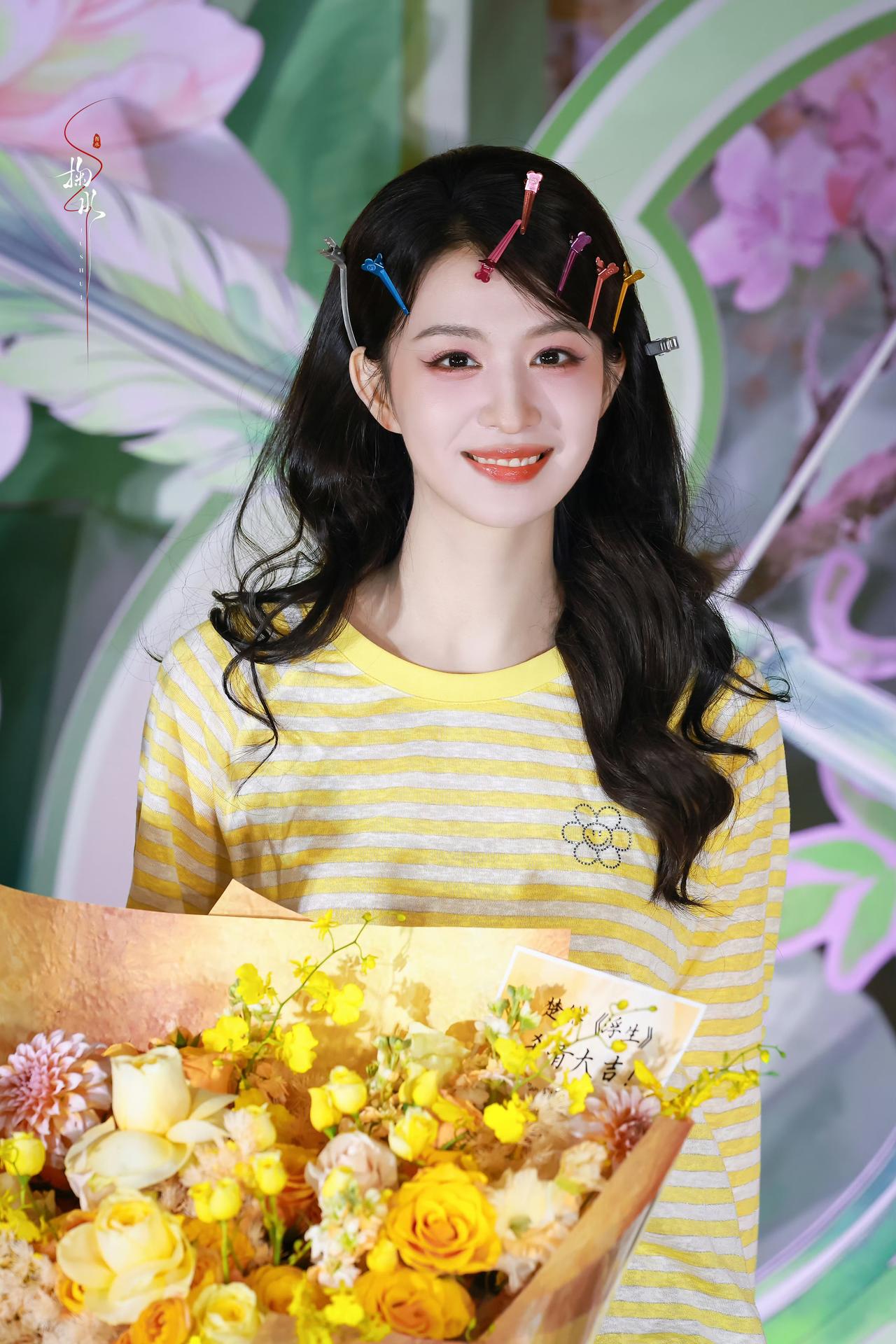 王楚然明媚感拉满！元气甜妹的打开方式，笑容太有感染力
