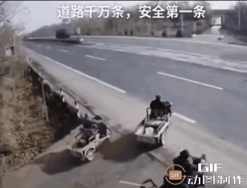 大爷组团穿马路以为大车能给点面子，结果失算了！